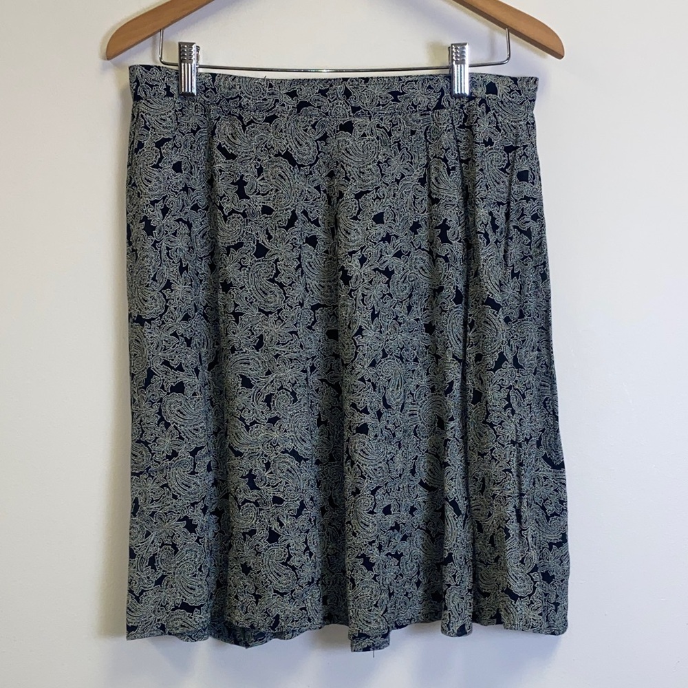 Chaus Black and Gray Patterned A-Line Skirt